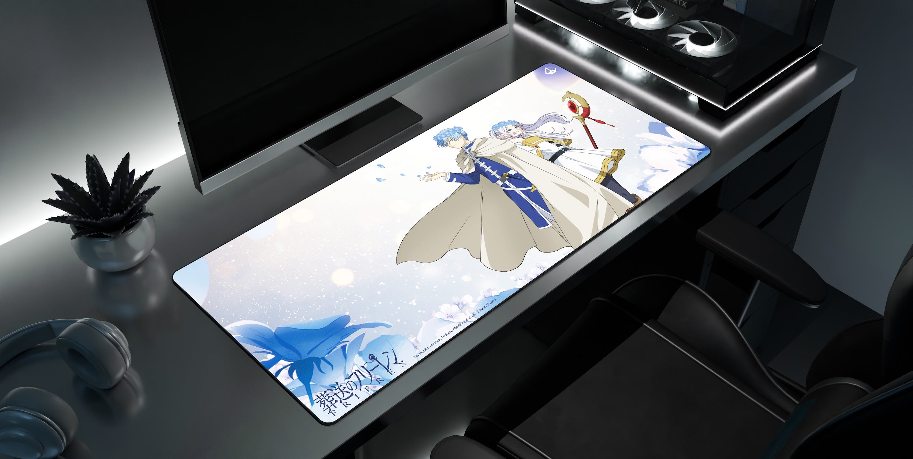 Frieren & Himmel - Frieren Desk Mat side view