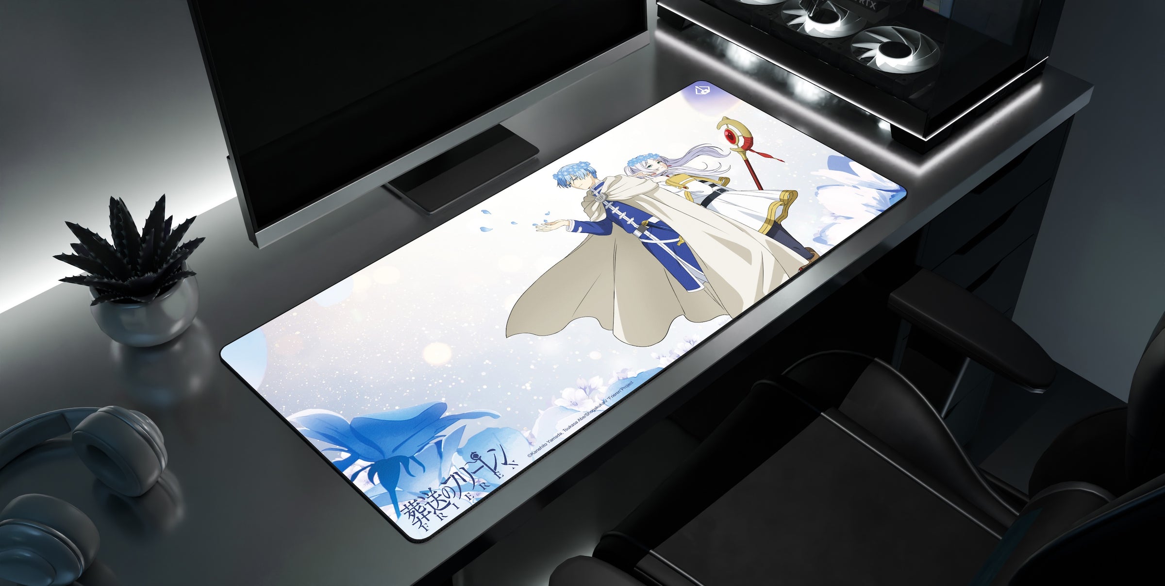 Frieren & Himmel - Frieren Desk Mat side view
