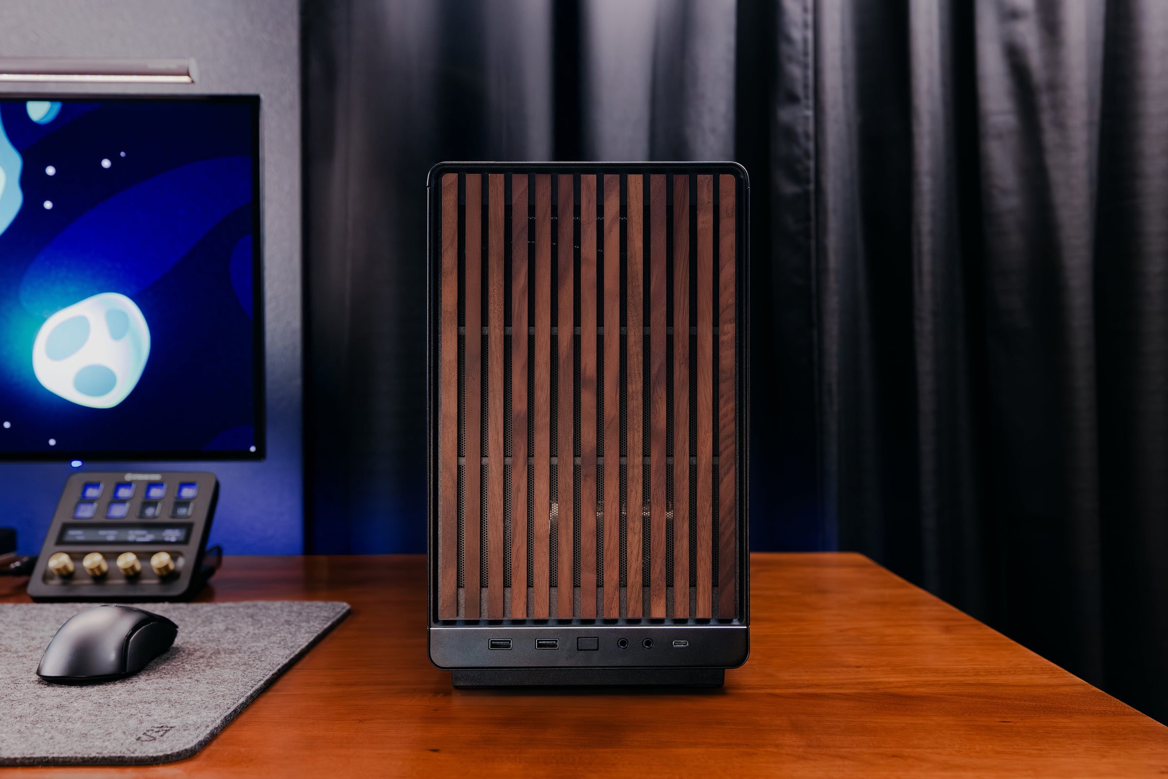 Open Box/Refurb - Traveler PC V3 side view