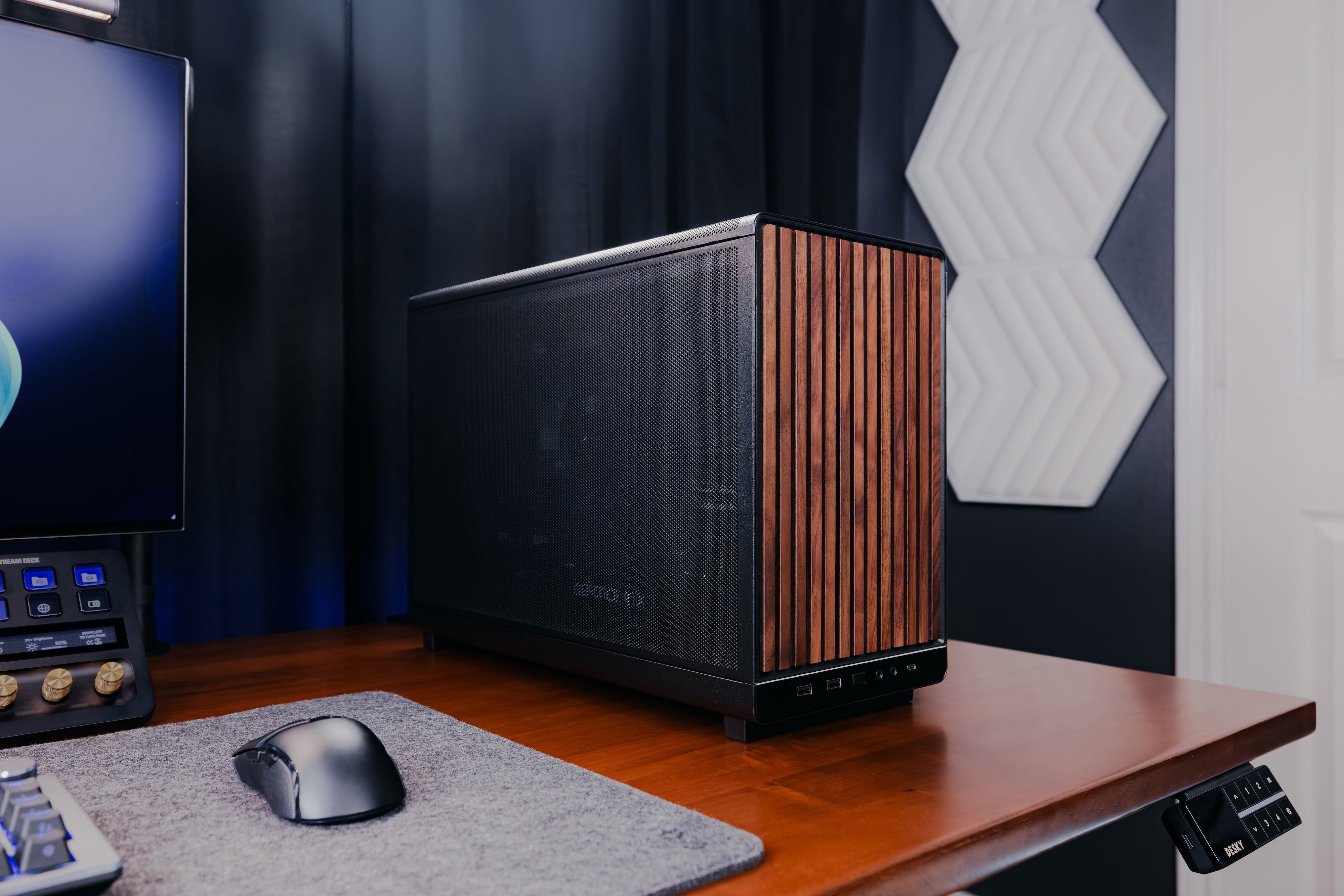 Open Box/Refurb - Traveler PC V2 angled view
