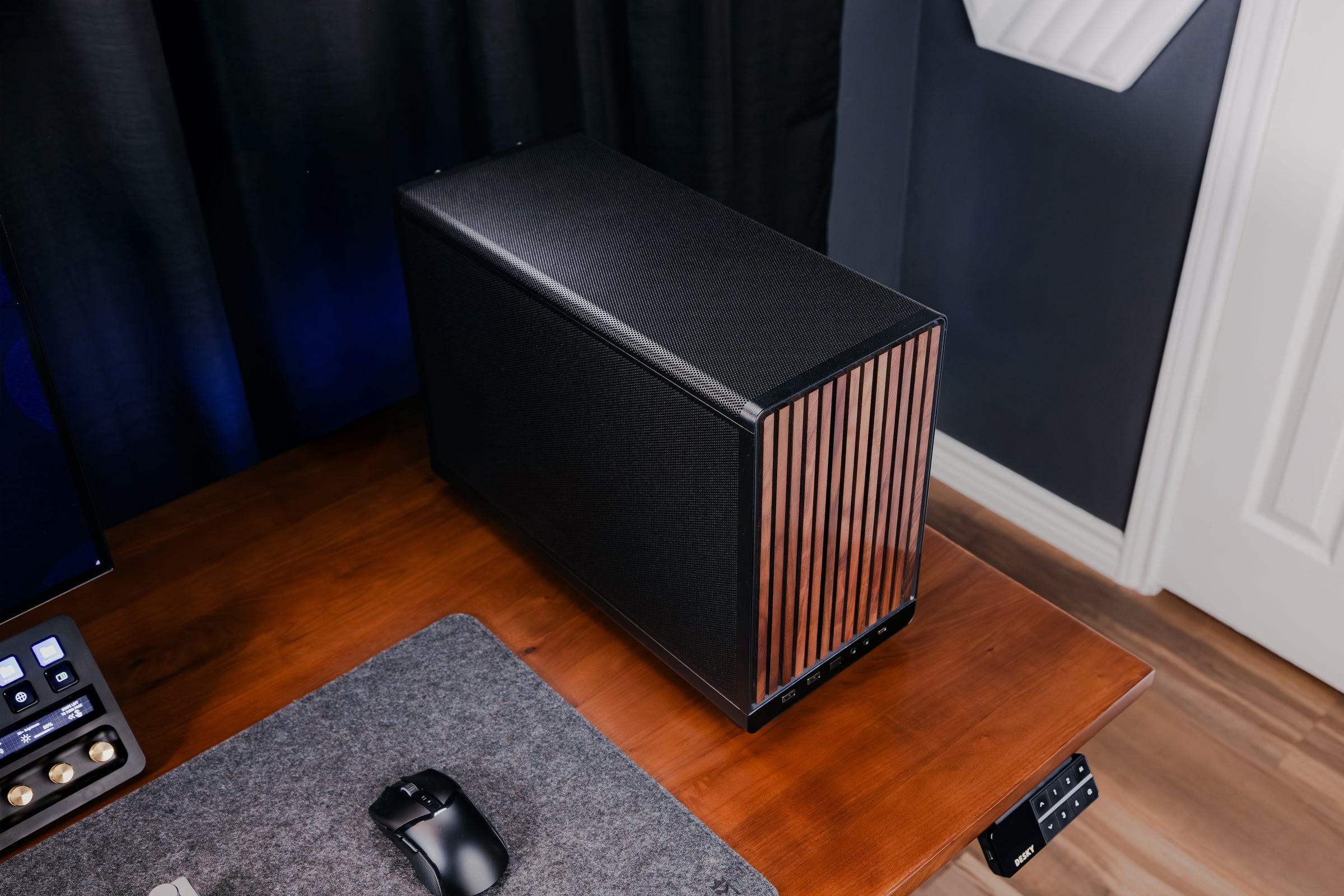 Open Box/Refurb - Traveler PC V3 angled view